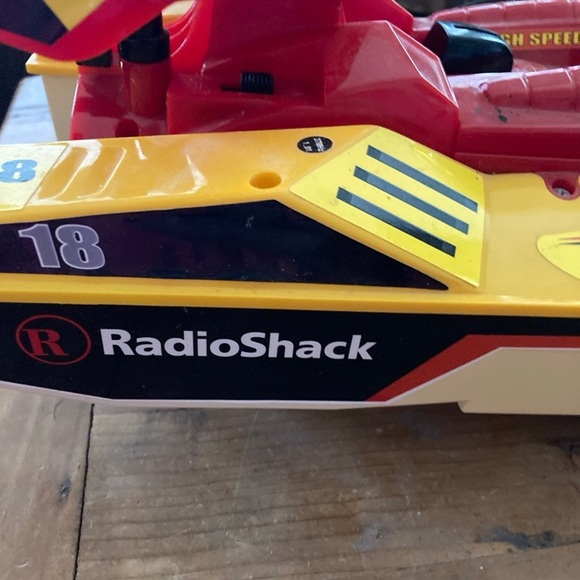 RadioShack Hydro Shock Turbo Racer - Red and Yellow Remote Control Boat - Picture 2 of 9